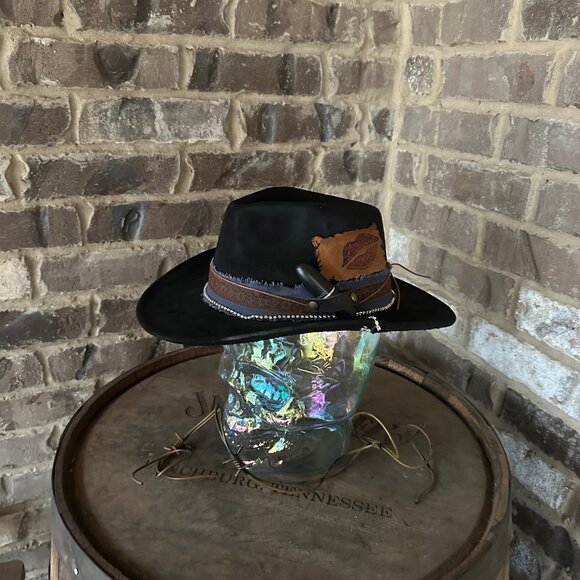 Kiss the hell out of me please distressed vintage cowboy hat - Picture 1 of 6
